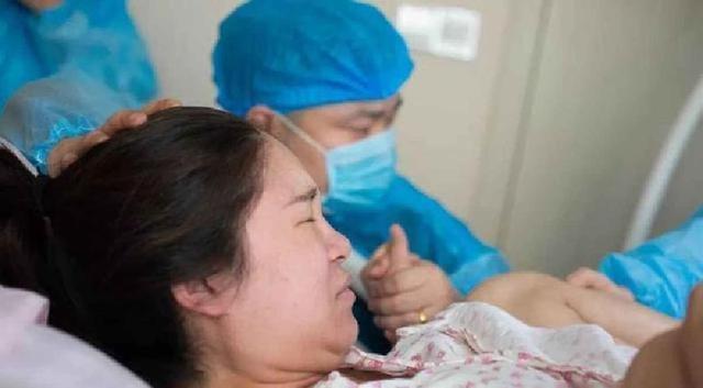 广西产妇痛到飙脏话，一句话逗笑医生：老公，我出去就阉了你！