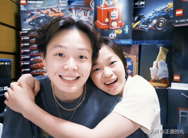 全红婵北京归队 与陈艺文司雅杰聚会 喝咖啡拍照笑容甜 欢声笑语不断