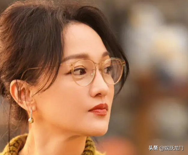 年过50岁的周迅一头白发，无儿无女成为了这辈子最大的遗憾！