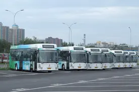 读一页就上瘾！苗圩新作全景式还原中国新能源汽车发展史！图片