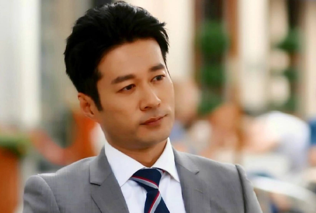 53岁仍未婚，有北京户口却为母亲定居青岛	，谭凯坦言从没后悔过