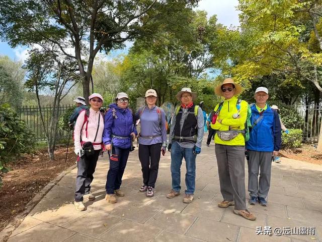 随走呈贡大学城,逛梁王湖、转小土林,感受多彩的秋冬世界,休闲