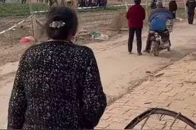 一定不要放过，别看他们小，一个人的善恶和年龄真的无关图片