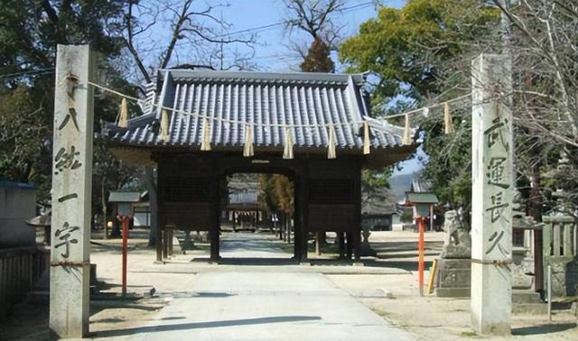 必须拆除！日本诡异“镇魂塔”，压着中国238块石头，是亚洲耻辱