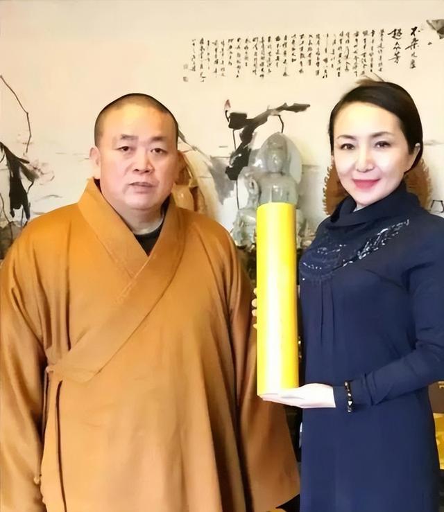 知名女星被曝是少林方丈的情妇？照片流出！女主辟谣，内幕曝光