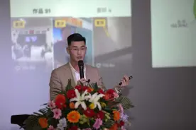 河北科技学院优秀学子风采——比运动员跑得还快的摄影师图片