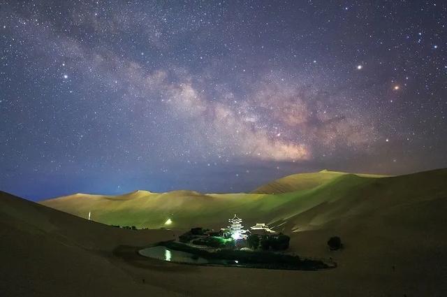 敦煌观星:沙海之上的星河诗篇