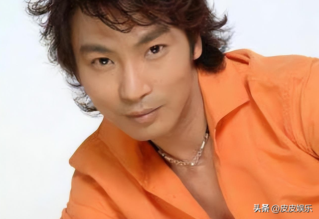因拒绝给伴舞签名被害到毁容，沦落到卖马桶谋生，如今他过得咋样