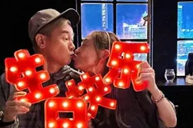 应采儿41岁生日派对上，与52岁陈小春深情相拥，岁月见证真爱如初图片