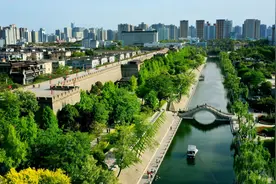 “总是被穿着唐装汉服的青年人吸引”——“老外”在十三朝古都点赞中国图片