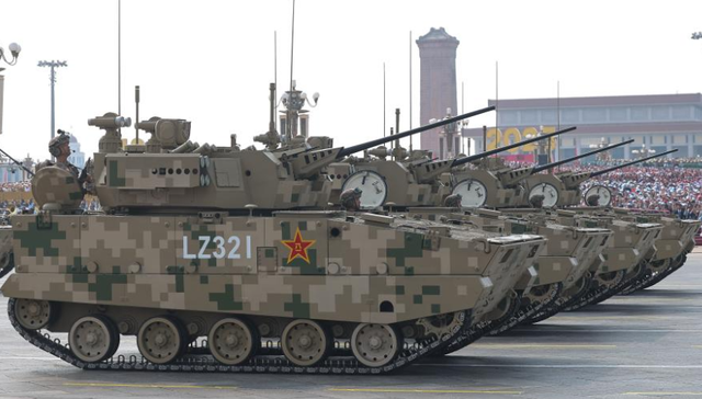 九三阅兵惊鸿一瞥后，100式坦克已交付部队，中国陆军断代领先
