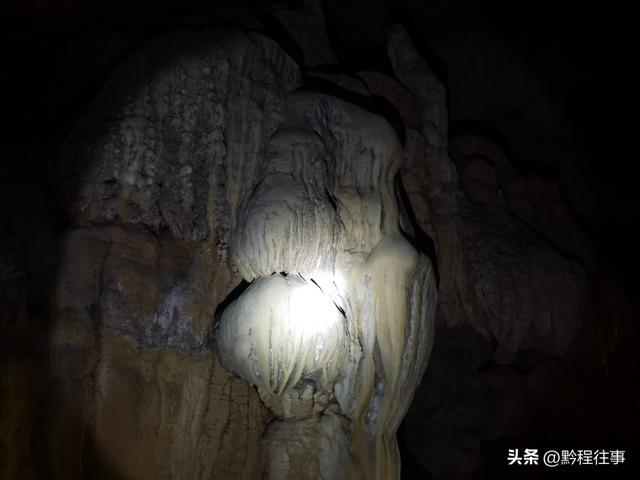 探险贵州深山原始溶洞，遇见一个躲匪洞、一座红军坟