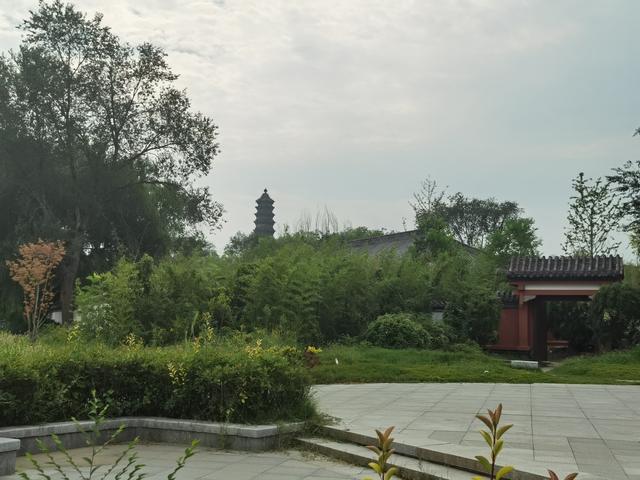 铁塔虽不是开封热门景点，确有“天下第一塔”之称