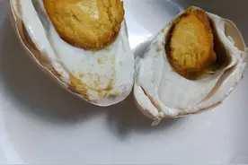 咸鸭蛋和咸鹅蛋，哪个更好吃？自己腌制后给出结论图片