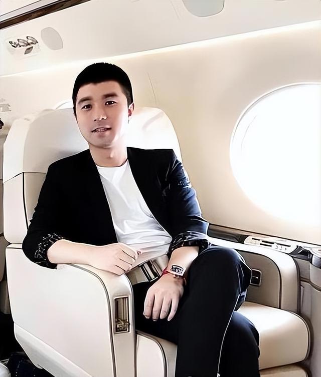 蛇鼠一窝！恒大二把手夏海钧的美国邻居，竟是另一个逃跑富豪