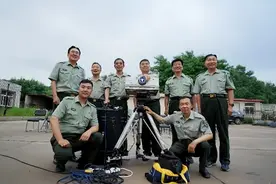 大荧幕那束光，照亮老兵电影人生路图片