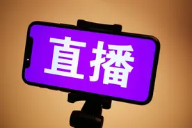 主播PK总有傻子刷礼物？直播圈内幕，几分钟圈到手几十万图片