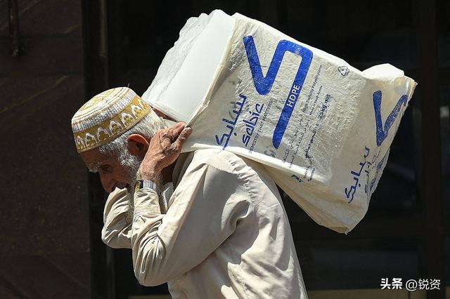 巴基斯坦一夜变天！总统总理双双让步	，33年的军政府阴影重现？