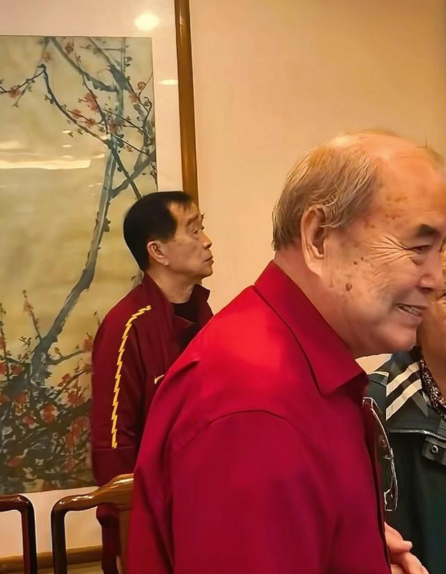 相声界泰斗北京聚会，李国盛坐C位，李金斗赵炎石富宽站二排