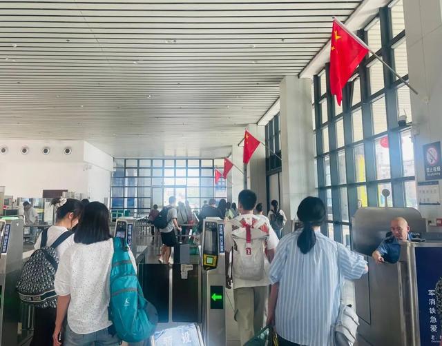 假期还没安排好？战友：听说老班长开了一家店……