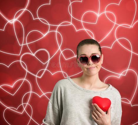 99年的网吧包厢，女同学突然凑过来，说：教我玩个刺激的游戏