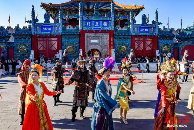 实景演艺、火焰大秀、骆驼巡游!大同代王府景区人气爆棚~