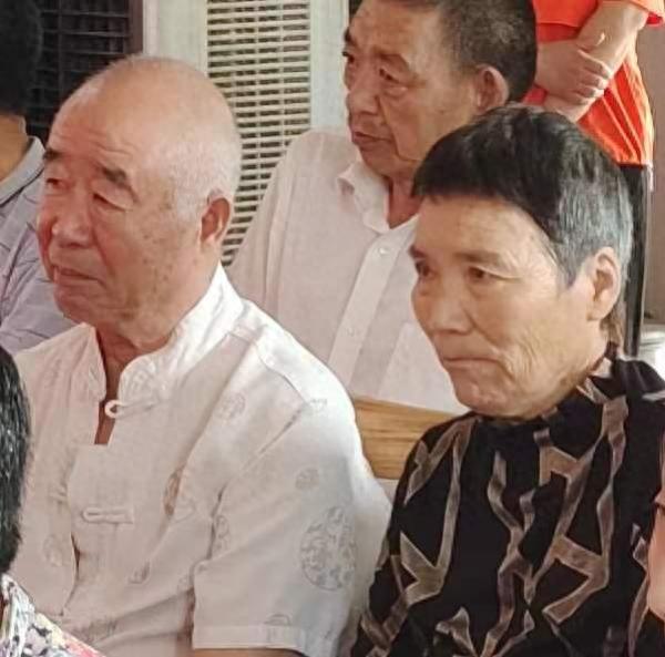 浓浓爱洒敬老院 殷殷情暖老人心