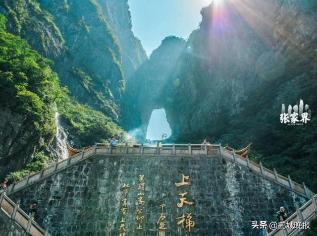 张家界咋成这样了？俩菜宰 844 元，四家店三个鬼秤！游客：再也不来了