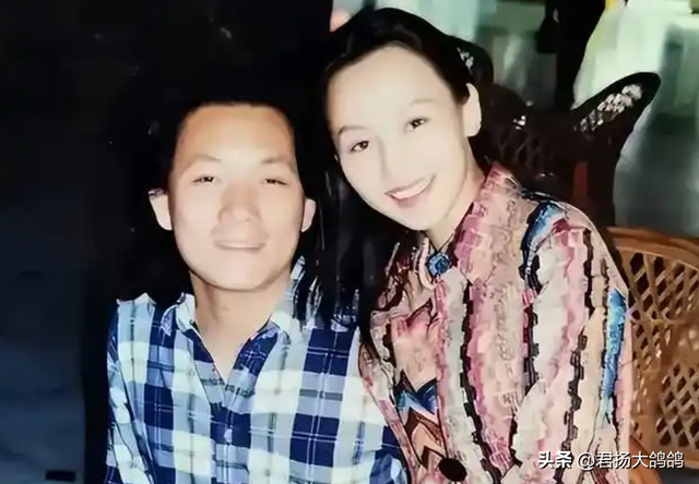 她19岁与导演私奔	，在地下室裸婚连生3胎，今被丈夫用7部剧捧红