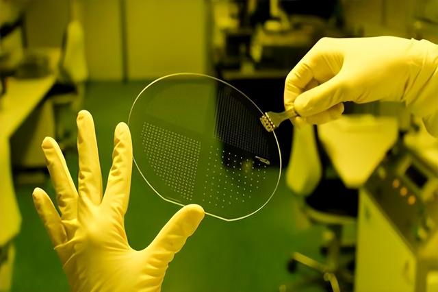 日本援兵来了？9国共谋对抗中国，俄罗斯准备下场，我外交部发话