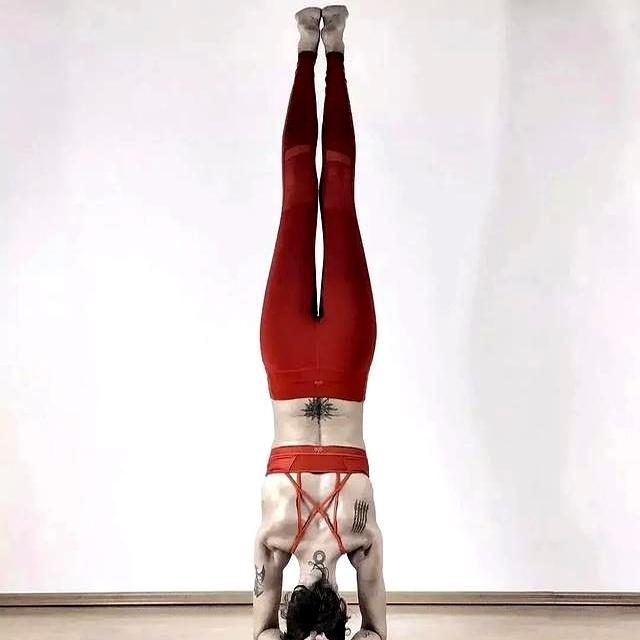 如果这12个瑜伽动作你能做到6个！说明你身体是真的很好！