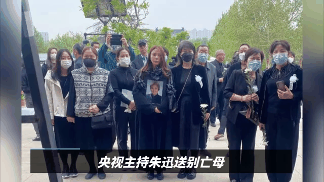 康辉哽咽，撒贝宁落泪，朱迅痛哭他们一生再优秀也对不起父母！