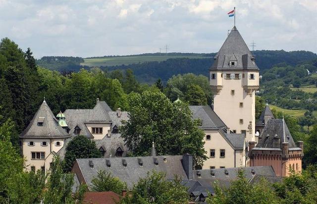 全球最富有王室的豪华住宅大揭秘