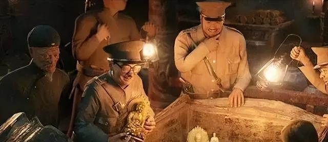 孙殿英炸开慈溪陵墓后	，竟急着上去扒掉慈禧的裤子，这是为何？