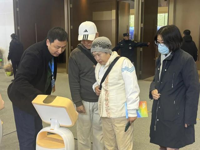 深度 | 数字时代，智慧养老还得“精准适老”