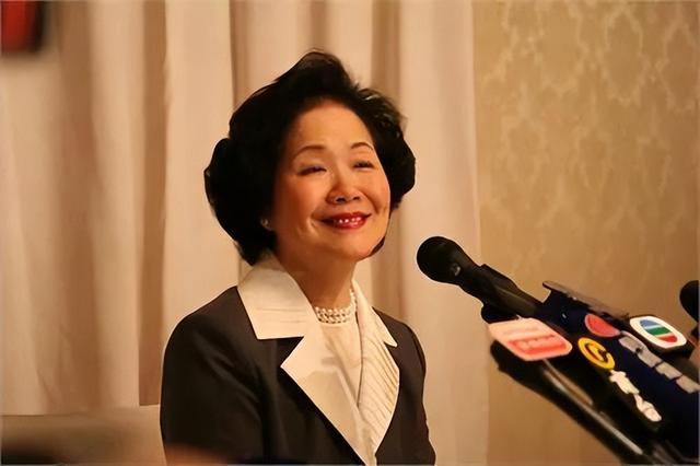 一步错步步错！弟弟自杀，女儿病亡，香港"大佬"陈方安生晚景凄凉