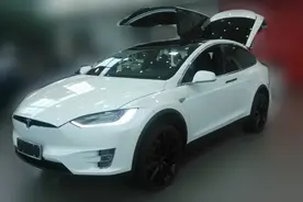 特斯拉Model X：曾经的百万王者，如今无人问津图片