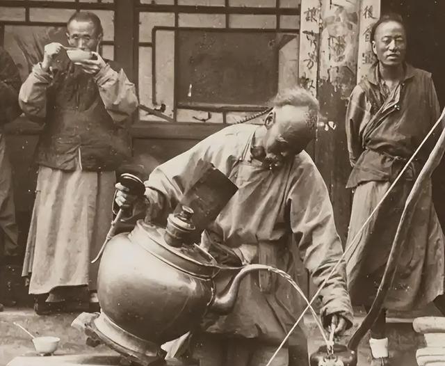 万亿顺差刚官宣，百艘战舰就出海，航母比狠话管用百倍