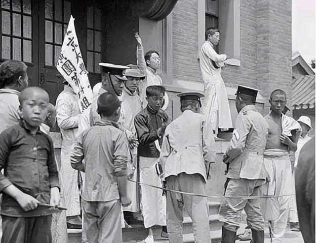 1955年，毛主席看到枪决名单后，拍案大怒：她可是咱全党的恩人！