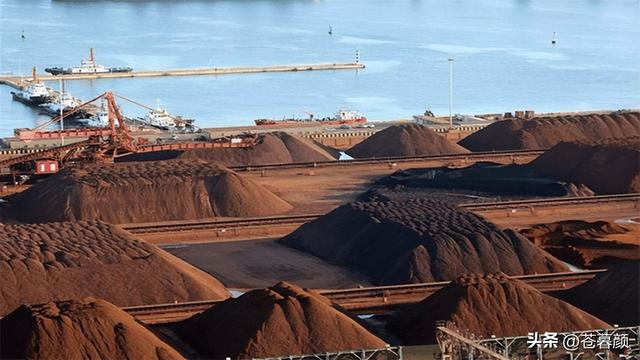 中日谈完了，日本官员沉默离开	，高市无牌可打，连美国也撤走中导