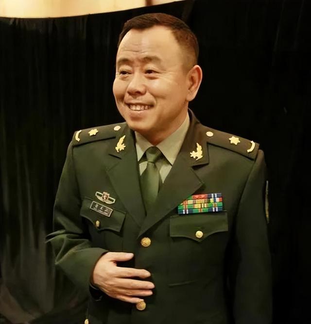 全家移民真相大白2年，享正师级待遇的潘长江，已走上另一条大道