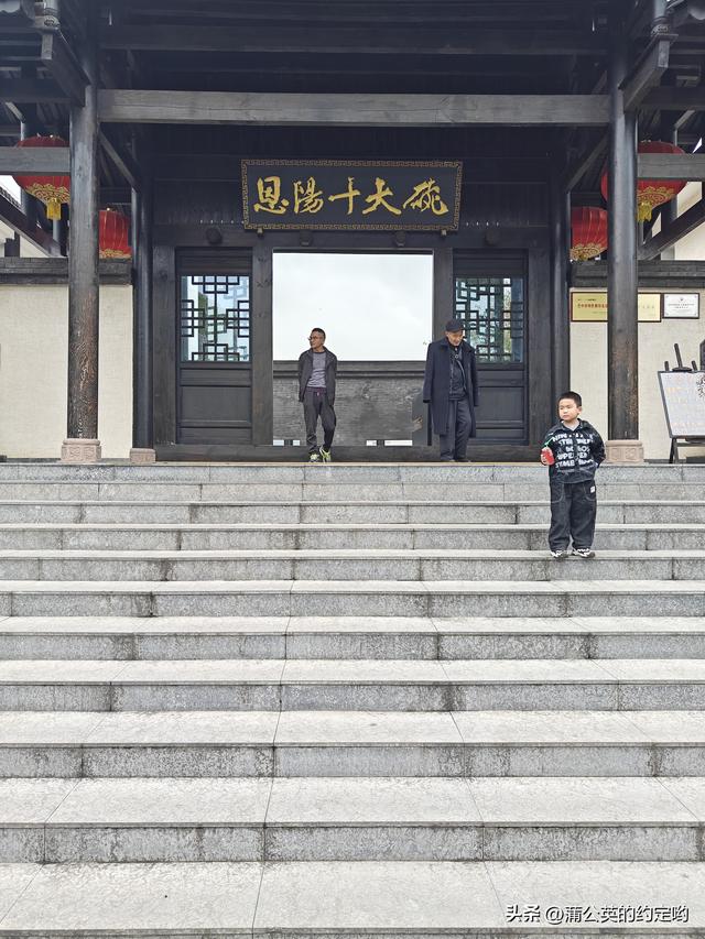 江边古镇风景不错，值得一看