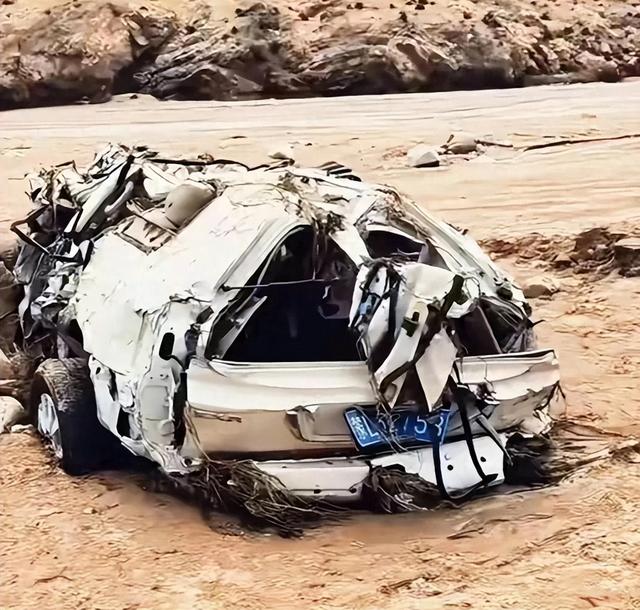 13人露营10死后续！擅自前往野景，牧民曾提醒过，没一个值得同情