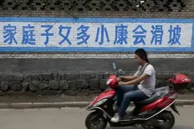 怀旧老照片勾起回忆，女民兵不爱红装爱武装图片
