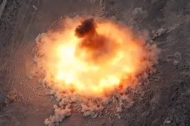 美军将亲自下场，对伊朗使用钻地弹，央视亮出中国钻地弹70米穿深图片