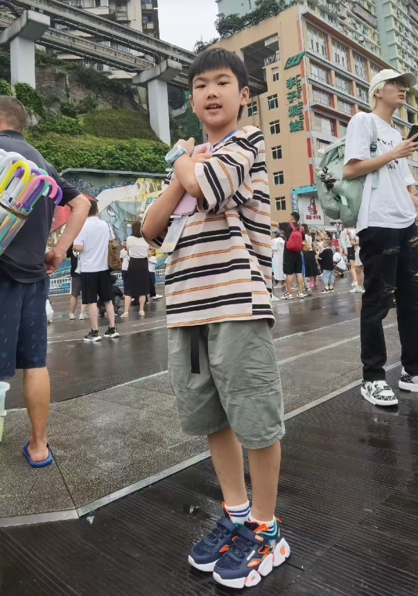 天塌了！安徽11岁男孩王志梁去世，父亲抱回家不放手，死因曝光
