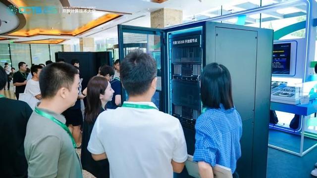 算力不开放，智能难平权：万亿参数时代，谁为开源模型托底？