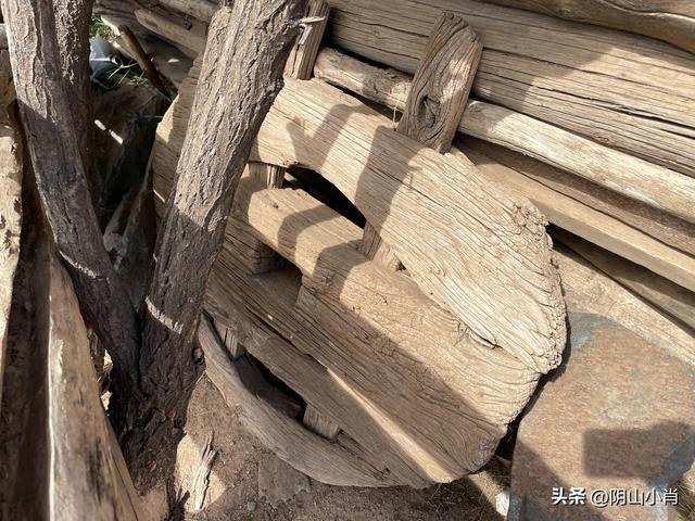 固阳银号镇，达茂旗额尔登敖包苏木、百灵庙镇夹皮沟田野考察笔记