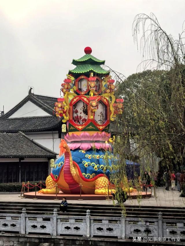 当整个南京都在追光，我在白鹭洲等一场灯与影的相逢