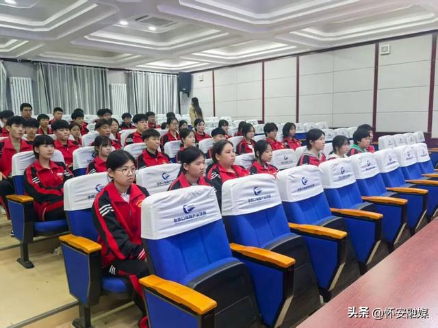 张家口电商产业学院首期中职培训班开班